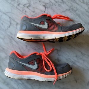 Nike Dual Fusion ST3 Sneakers